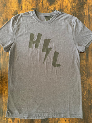 買う グレーに黒文字 HLSS「ここでパーティ」Tシャツ